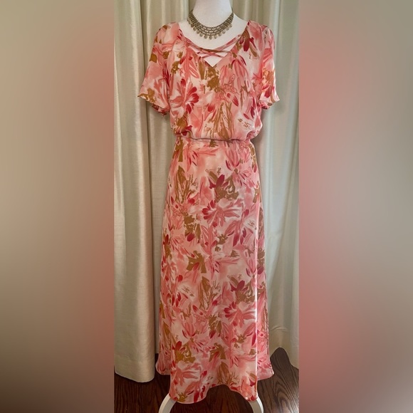 𝅺- Tradition 2-piece outfit.  Very flattering & flowy set.  Size 14. - Picture 1 of 9